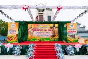 Giuseart.com-Thiet-ke-phong-san-khau-DHGT-Hat-Dong-Chua